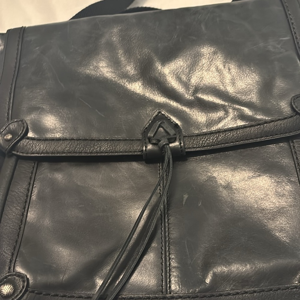 The Sak Black Ventura Convertible distressed leather backpack crossbody NWOT - Picture 16 of 16